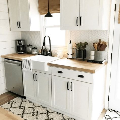 Farmhouse Sink Ideas - SwankyDen.com Farmhouse Sink Ideas, Galley Kitchen Renovation, Gorgeous Farmhouse, Sink Ideas, Gray Cabinets, Small Kitchen Decor, Farmhouse Kitchen Design, Small Space Kitchen, Farmhouse Sink Kitchen