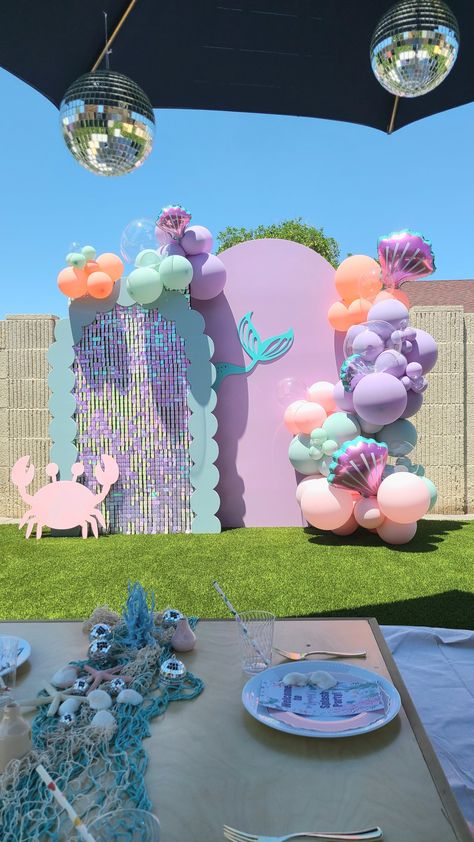 Mermaid picnic theme Mermaid Brunch Birthday Party, Birthday Mermaid Decorations, Pool Party 4th Birthday, Mermaid Party At The Park, Sister Birthday Themes Party Ideas, Little Mermaid Pool Birthday Party, Diy Mermaid Themed Birthday Party, Mermaid Theme Pool Party, Mermaid Food Table