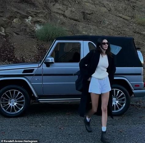 When you got it: Kendall flaunted her endless legs in a pair of shorts and slipped into a ... Kendall Jenner Car, Kendall Jenner White, White Street Style, Bottega Veneta Boots, Khaki Slacks, Kendall Jenner Street Style, Black Overcoat, Long Black Coat, Super Rich Kids