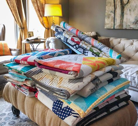 Quilt Storage Solutions How To Store Quilts Storage Ideas, Room Storage Ideas, Quilt Ladder, Quilt Room, Organized Bed, Sewing Spaces, Quilt Rack, Hanging Quilts, Homemade Quilts