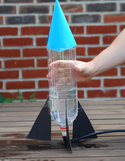 This rocket-making experiment will teach your kids about physics concepts like pressure, gravity and acceleration, and they'll have so much fun pretending to be little astronauts in the process. Air Experiments, Diy Bottle Rocket, Roket Air, Air Pressure Experiments, 5th Grade Science Projects, Teen Diy, Science Experience, Space Activities For Kids, Bottle Rocket