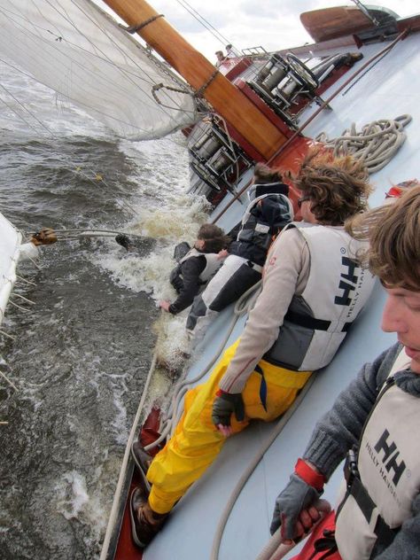 Sailing - We put the toe rail under on our boat, but this is beyond my comfort zone. Sailing Aesthetic, Dock Lake, Sailing Dinghy, Sail Life, Image Couple, Boat Pictures, Boat Pics, Lake Pictures With Friends, Summer Picture Poses