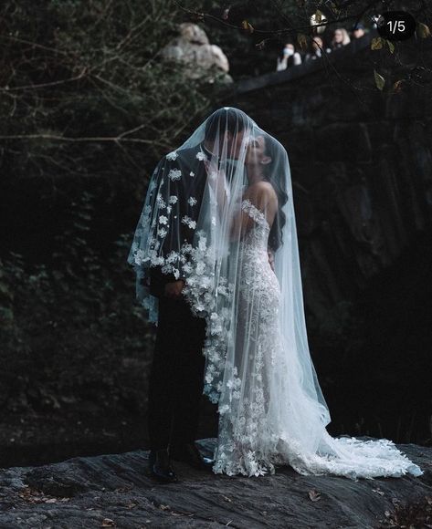 Veil That Covers Face, Dramatic Veil Wedding, Dramatic Wedding Veil, Black Women Brides, Wedding Outfit Bride And Groom, Avant Garde Wedding, Unique Wedding Veils, Elopement Aesthetic, Mantilla Veil Wedding