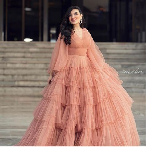 Long Traditional Gowns Indian, Puff Dress Long, Gawon Design, Gaun Design Dresses Indian, Wedding Function Dresses, Lehenga Models, Simple Frocks, Gaun Fashion, Stylish Short Dresses