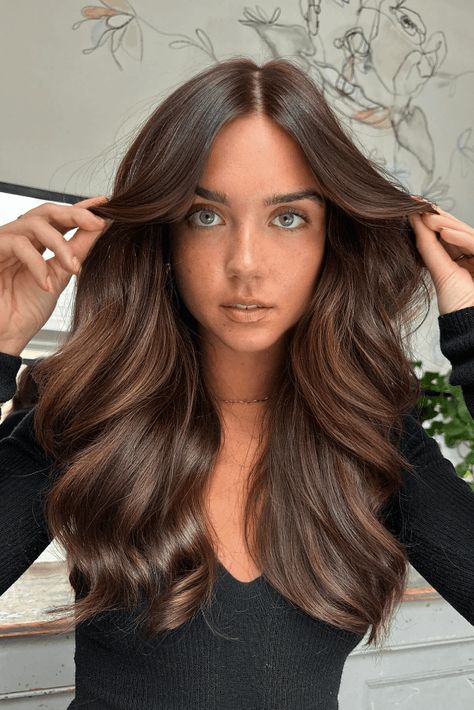 Kate Middleton, regal hairstyles, elegant looks Hair Colors For Blue Eyes, Partial Balayage, Hair Refresh, Mocha Hair, Balayage Ideas, Dark Brunette Hair, Brown Hair Inspo, New Hairstyles, Hair Color Caramel