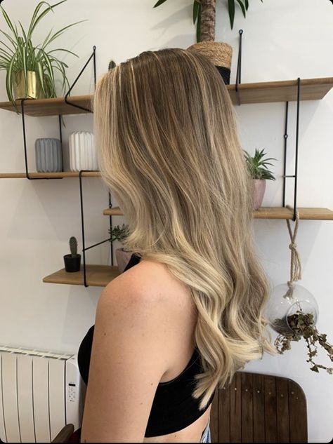 Mid Blonde Balayage, Coconut Cream Hair Color, Blonde Highlights Brown Roots, Light Hair With Dark Roots, Dark Blonde Hair Dark Roots, Cold Blonde Highlights Brown Hair, Lived In Blonde Money Piece, Blonde Balayage Brown Roots, Balayage For Pale Skin