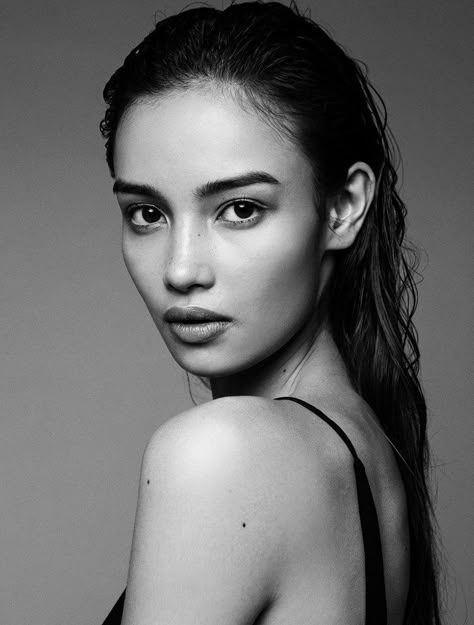 Shooting Photo Studio, Kelsey Merritt, Model Headshots, Headshots Women, Studio Portrait Photography, Studio Poses, Shotting Photo, Photographie Portrait Inspiration, Headshot Photography