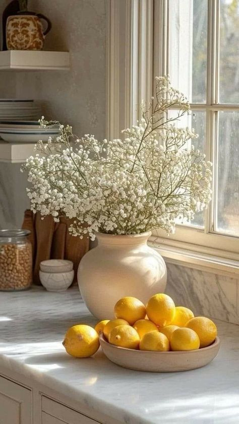 Countertop Decor, Style Deco, Decoration Inspiration, Baby's Breath, Spring Home Decor, Spring Home, Dream House Decor, Dream Home Design, Home Decor Kitchen