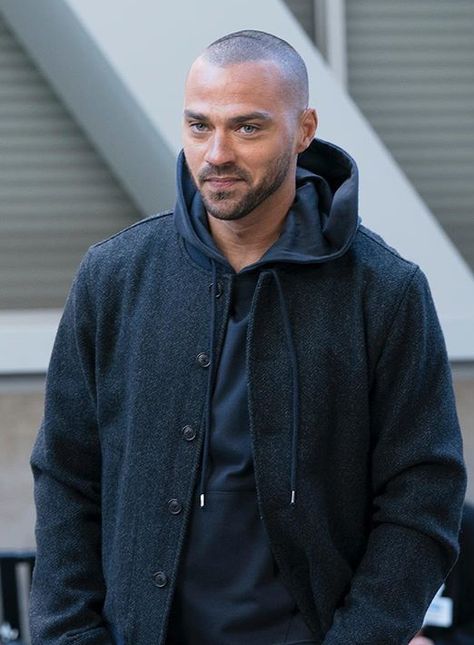 Jackson Greys Anatomy, Greys Anatomy Jackson, Shaved Head Styles, Jessie Williams, Jackson Avery, Jesse Williams, Greys Anatomy Characters, Greys Anatomy Cast, Grey Anatomy Quotes