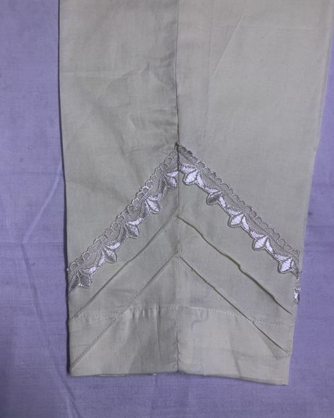 Pent Design For Women Pakistani, Pant Ke Design, Bottom Designs Pants, Stylish Pants Design, Pent Design For Women, Laces Ideas, Trouser Designs Pakistani, Ladies Trousers Designs, Shalwar Designs