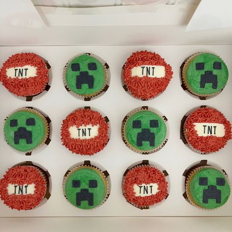 Mind Craft Cupcakes Ideas, Mind Craft Cupcakes, Minecraft Pull Apart Cupcake Cake, Minecraft Birthday Cupcakes, Minecraft Brownies, Minecraft Cupcake Ideas, Minecraft Cupcakes Ideas, Minecraft Desserts, Video Game Cupcakes