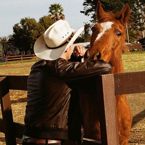 Country Poses, Perfect Human, Southern Boys, Cowboy Love, Cowboy Romance, Cowboy Aesthetic, Rudy Pankow, Wicked Game, Chestnut Horse