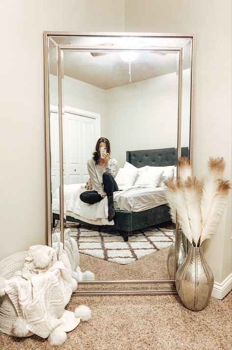 Corner Body Mirror, Body Mirror Corner Ideas, Body Mirror Decorating Ideas Aesthetic, Full Body Mirror Decor, Barndo Bedroom, Full Length Mirror In Living Room, Bedroom Mirror Ideas Full Length, Floor Length Mirror Bedroom, Body Mirror Decorating Ideas