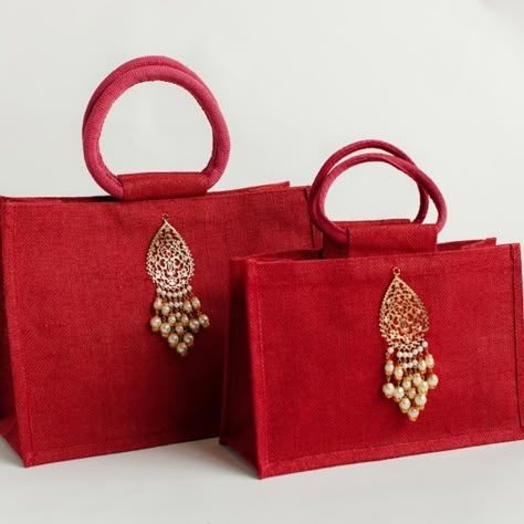 Luxury Cranberry Small and Large Jute Gift Bags - Small Jute Gift Packing Ideas, Jute Crafts Bags, Hand Bag Design Ideas, Hamper Basket Ideas, Mehendi Favours, Coconut Decor, Jute Accessories, Jute Bags Design, Return Gift Ideas