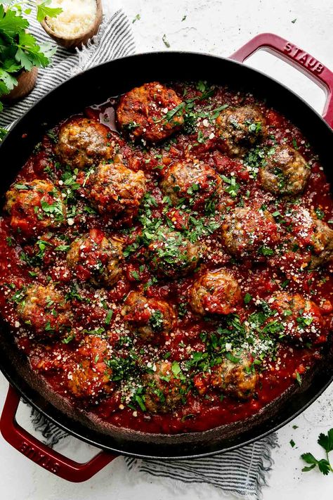 Best-Ever Meatballs: Italian Ricotta Meatballs with Simple Tomato Sauce Best Italian Meatball Recipe, Meatballs Italian, Beef And Pork Meatballs, Baked Italian Meatballs, Simple Tomato Sauce, Ricotta Meatballs, Italian Style Meatballs, Resep Pasta, Italian Meatballs Recipe