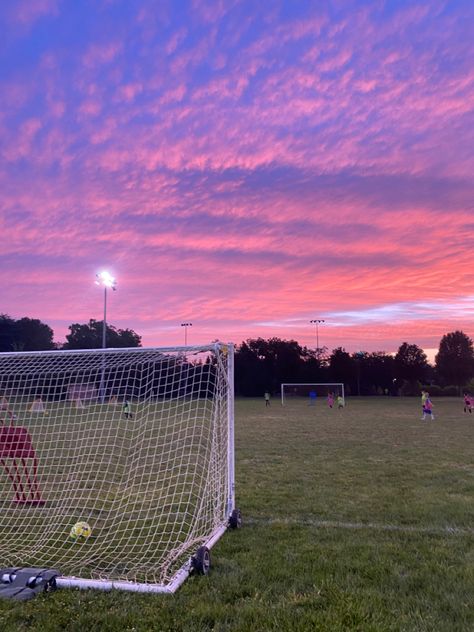 Soccer Aesthetic Wallpaper, Field Images, Soccer Aesthetic, College Athlete, Day In A Life, Soccer Season, Soccer Inspiration, Football Pitch, Soccer Life