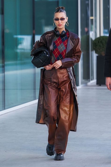 Bella Hadid Street Style, Bella Hadid Outfits, Bella Hadid Style, Paris Mode, Blazer Outfit, Hadid Style, Celebrity Street Style, Sarah Jessica Parker, Models Off Duty