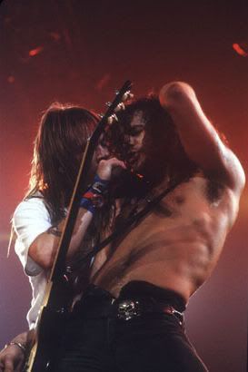 Axl Rose Slash, Muzică Rock, Men With Long Hair, Axel Rose, Rock Aesthetic, Rockstar Aesthetic, Photographie Portrait Inspiration, Axl Rose, Welcome To The Jungle