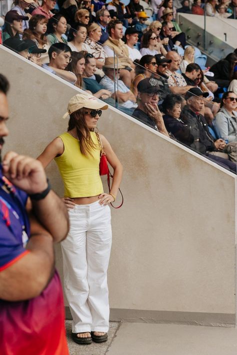 Australian Open: The Best Street Style From The Event - Vogue Australia Australian Fashion 2024, Clothes For Australia, Australia Fashion 2024, Australian Open Outfit, Melbourne Australia Fashion, Australia Street Style, Spring Outfits Australia 2024, Summer Outfits Australia 2024, Australian Outfits