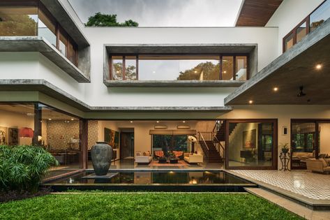 Gallery of Raintree House / Khosla Associates - 7 Khosla Associates, Kolam Koi, Rain Tree, House Arch Design, Foyer Design, Tropical House, Architecture Interiors, Floor Colors, Tropical Houses