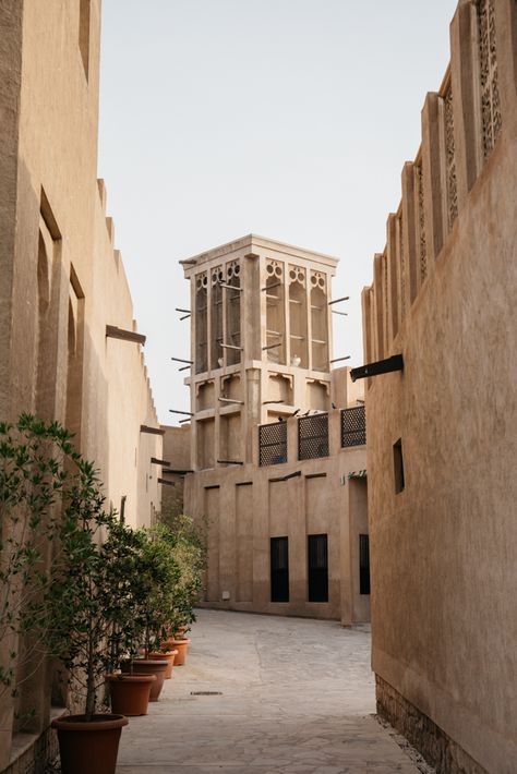 Emirati Architecture House, Traditional Emirati Architecture, Traditional Islamic Architecture, Dubai Traditional Architecture, Saudi Arabia Ancient Architecture, Arabic Architecture, Arabic Culture, Iranian Architecture, Traditional Market