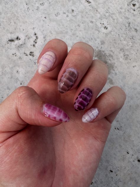 Fall nail designs Fall Trend Nails 2024, Neutral Blooming Gel Nails, Fall Snake Nails, Intermediate Nail Art, Fall Snake Skin Nails, Fall Nails Almond Design, Nail Gel X Ideas, Trendy Gel Nails 2024, Almond Blooming Gel Nails