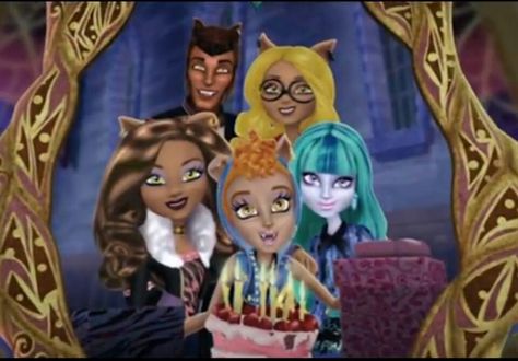 The Wolf Family & Twyla Monster High Room, Anime Characters Birthdays, Monster High House, Howleen Wolf, Monster High Doll Clothes, Monster High Pictures, Moster High, Love Monster, Famous Monsters