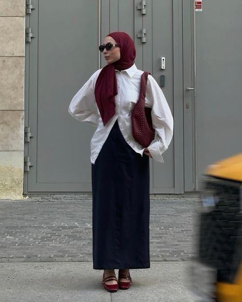 burgundy & blue combo >> 🫐🍇 Red Outfit Hijab Casual, Hijabi Cool Outfits, Burgundy Hijab Outfit, Cool Hijabi Outfits, Burgundy Red Outfit, Burgundy And Blue Outfit, Red Hijab Outfit, Dress Hijab Outfit, Hijabi Street Style