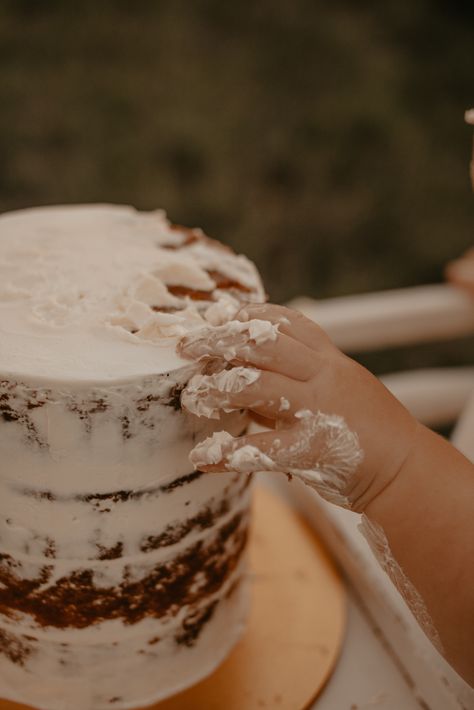 Outdoor Smash Cake Session, 1st Birthday Photo Shoot Outdoor, Natural Cake Smash, Diy Smash Cake Photoshoot Outdoor, Fall First Birthday Photoshoot Outdoor, 1st Birthday Photos Outdoor, 1st Birthday Party Photoshoot, Simple First Birthday Photoshoot Outside, 1year Birthday Photoshoot Ideas