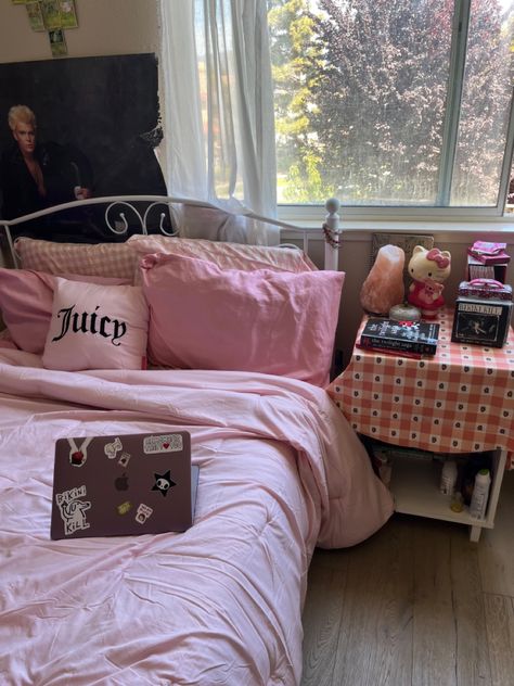 pink| sanrio| juicy couture| twilight| cds | stickers Juicy Couture Room Ideas, Juicy Couture Room Aesthetic, Juicy Couture Bedroom Ideas, Pink 2000s Room, Juicy Couture Room Decor, 2000s Pink Bedroom, 2000s Bedding, Bed Spreads Aesthetic, 2000 Bedroom