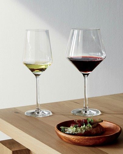 Types Of Wine Glasses, Large Wine Glass, Pouring Wine, Different Wines, Schott Zwiesel, Red Wine Glasses, Types Of Wine, Highball Glass, Pinot Grigio