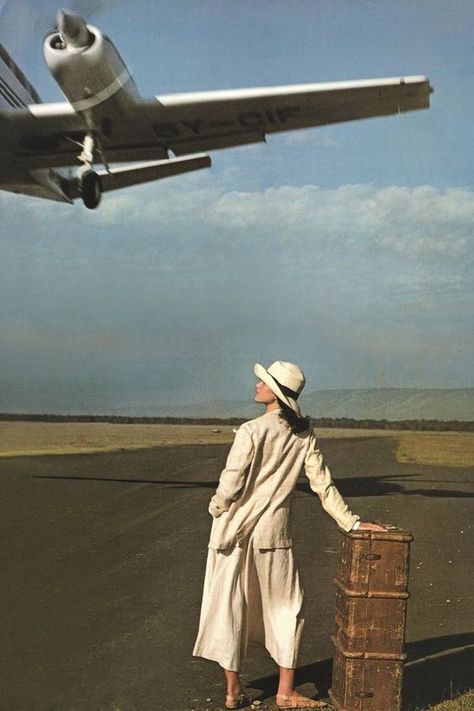 Stella Tennant, Single Travel, Travel Chic, Claudia Cardinale, Vogue Uk, Safari Style, Old Money Aesthetic, Travel Alone, 인물 사진