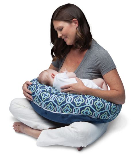 Nursing Favorites: Boppy Best Latch Breastfeeding Pillow. This new pillow design is the glorious trifecta of soft, supportive, and easy to clean. A literal GIFT to the back of a nursing mom! Breastfeeding Latch, Boppy Nursing Pillow, Breastfeeding Essentials, Breastfeeding Pillow, Boppy Pillow, Feeding Pillow, Lactation Consultant, Family Diy, Breastfeeding And Pumping