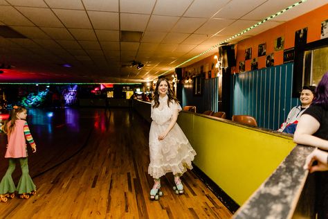 Bride at roller rink during wedding reception, vintage wedding gown with teal roller skates. 1970's style wedding decor. Skating Rink Wedding, Roller Rink Wedding, Roller Skating Wedding, 90s Wedding Aesthetic, Vintage Wedding Gown, Seattle Wedding Venues, Courthouse Elopement, Roller Rink, Wedding Gowns Vintage