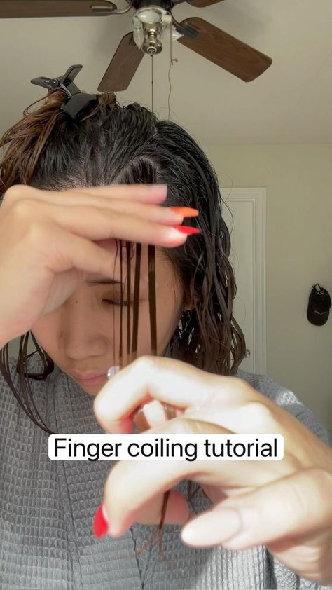 Finger Coiling, Hair Step By Step, Wavy Hair Care, Hair Styles Easy, Curly Wavy Hair, Curly Hair Care Routine, Curly Hair Videos, Hair Tips Video, Curly Hair Styles Easy