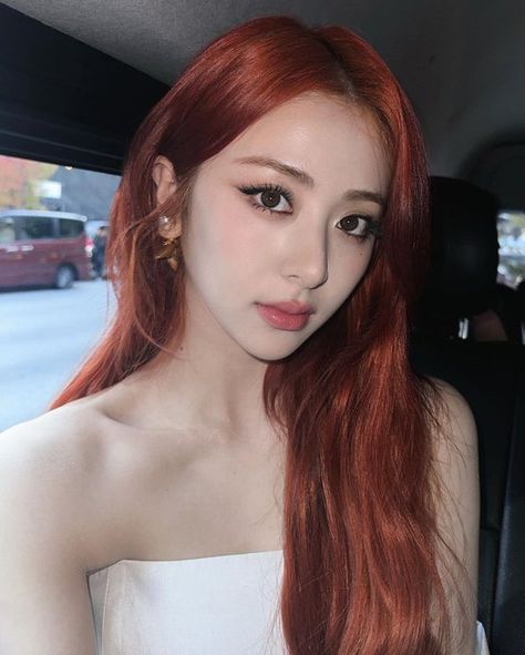 Red Hair, Red Hair Makeup, Yunjin Kim, Huh Yunjin, Orange Hair, I Love Girls, Korean Makeup, Instagram Update, بلاك بينك