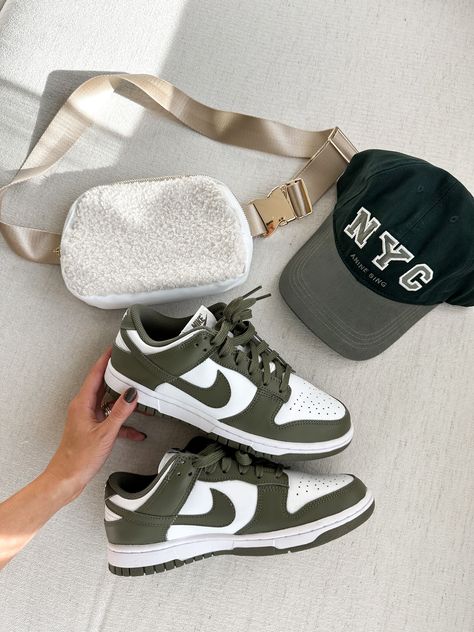 Nike Dunk Lows, Dunk Lows, Nike Shoes Women Fashion, Shoes For School, Trendy Shoes Sneakers, Nike Fashion Shoes, Preppy Shoes, Pretty Shoes Sneakers, Kicks Shoes