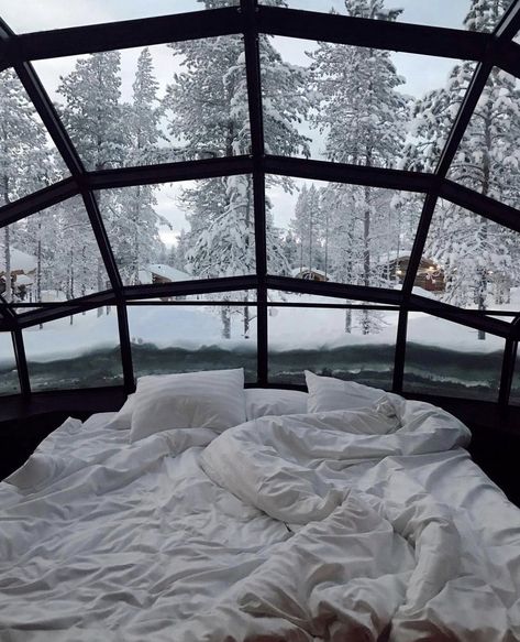 Aesthetic Morning, Travel House, Winter Cabin, Waiting Rooms, Winter Aesthetic, Cozy Room, Bedroom Aesthetic, Aesthetic Bedroom, Dream Rooms