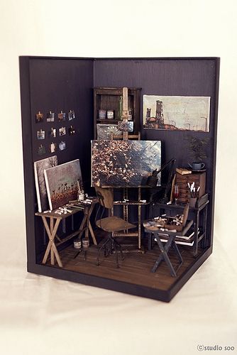 Diorama Art Miniatures, Mini Art Room, Mini Art Studio, Cercei Din Lut Polimeric, Art Diorama, Diorama Art, Room Box Miniatures, Hantverk Diy, Bookshelf Art