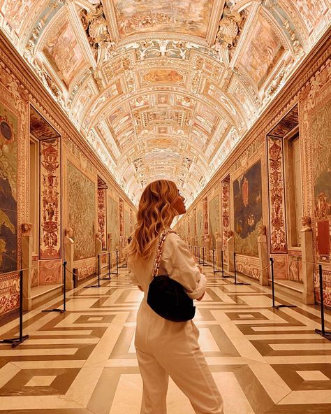 Chiara Ferragni ✨ on Instagram: “I live in the most beautiful country in the whole world. Night at the Vatican Museums supplied by @ifexperience, thank you @vaticanmuseums…” Vatican Museum Outfit, Vatican Photo Ideas, Roma Photoshoot, Rome Pictures, Rome Outfits, Rome Photography, Rome Vacation, Venice Photos, Italy Vibes