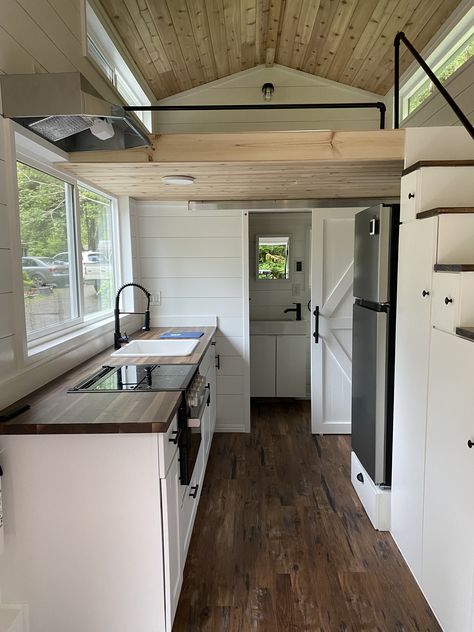 Mini Shed House Interior, Tiny House Loft Bed, Storage Ideas Tiny House, Modern Farmhouse Tiny House, Tiny House Addition Ideas, Loft Bedroom Tiny House, Tiny Home Farmhouse Style, Square Tiny House, Tiny House Home Depot