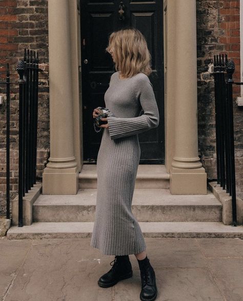 Sarah Mantelin, Outfits Church, Winter Mode Outfits, All Black Fashion, Autumn Outfits, Church Outfits, How To Make Clothes, Maxi Knit Dress, Dope Outfits