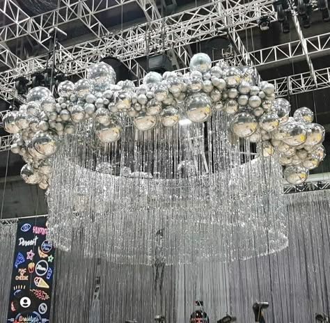 Silver Ball Decoration, Silver White Decorations Party, Silver Disco Theme Party, Balloon Ceiling Installation, Chrome Party Theme, Silver Event Decor, Silver Theme Party Decoration, Silver Party Theme, Silver Birthday Party