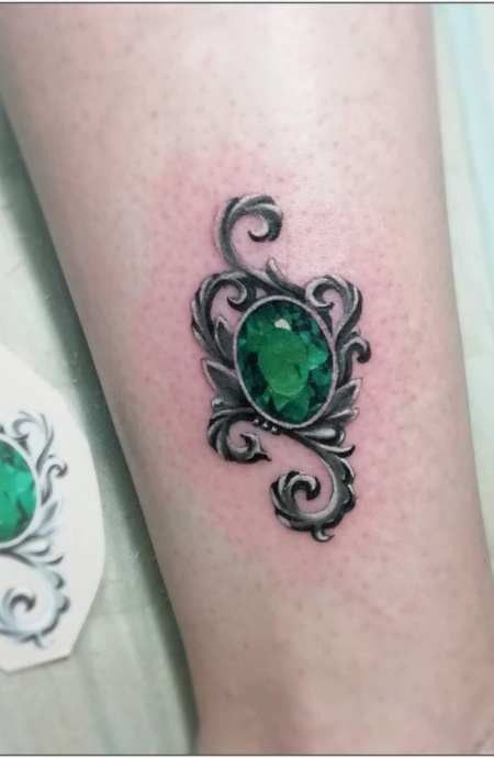 Emerald Tattoo, Fisherman Tattoo, Gem Tattoo, Crystal Tattoo, Henna Tattoo Designs Hand, Gold Tattoo, Floral Tattoo Sleeve, Emerald Gem, Henna Tattoo Designs