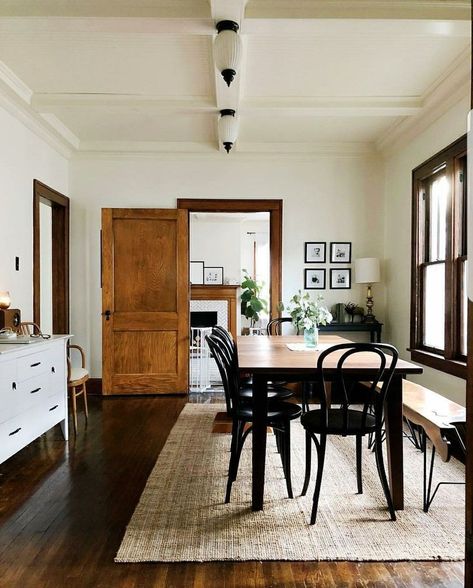 P I N T E R E S T: @kristaoezer Dining Room Ideas Rectangle Table, Dark Wooden Dining Table, English Dining Room, Dark Wood Trim, Modern Farmhouse Dining Room, Wooden Trim, Modern Farmhouse Dining, Decor Studio, Design Blogs