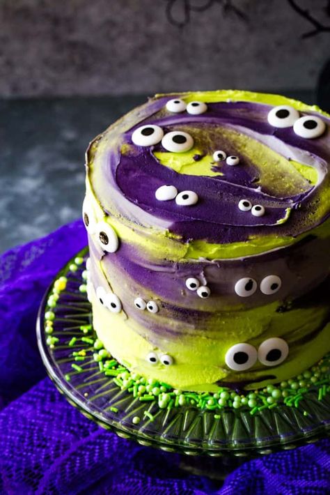 vertical shot of monster eye cake on green cake stand Spooky Smash Cake, Kids Cake Ideas, Soft Vanilla Cake, Monster Birthday Cake, Citrus Curd, Eye Cake, Fall Cakes Decorating, Halloween Cakes Easy, Scary Cakes