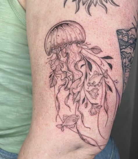 Aesthetic Tats, Rib Tattoo Placements, Art Styling, 16 Tattoo, Colorful Jellyfish, Jellyfish Drawing, Princess Jellyfish, Funky Tattoos, Jellyfish Design