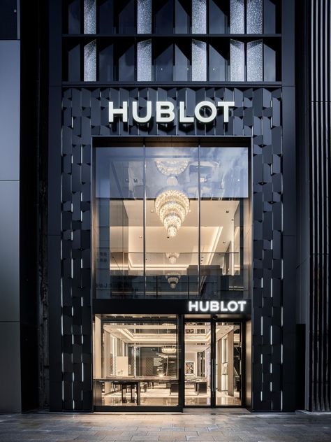 LVMH-owned watchmaker Hublot opens a 300sqm space in Ginza, Japan. Read more on Inside Retail Asia Jewelry Store Interior, Retail Facade, Commercial Design Exterior, Retail Architecture, Shop Facade, Jewelry Store Design, Facade Architecture Design, Storefront Design, Motif Art Deco