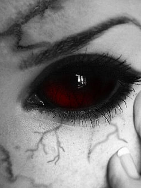 Vampire Eyes, Eyeshadow Tutorial For Beginners, Dark Beauty Magazine, Demon Eyes, Vampire Fangs, Eye Makeup Steps, Natural Eye Makeup, Blue Eye Makeup, Colored Contacts