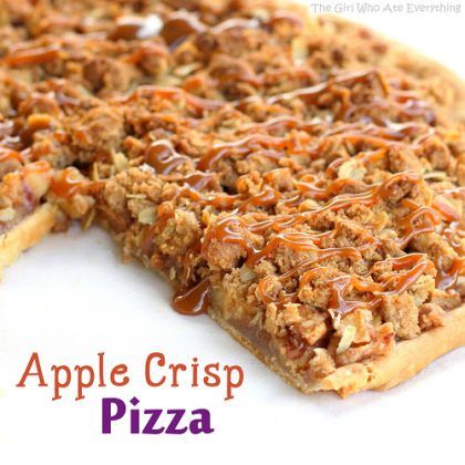 apple-crisp-pizza Apple Crisp Pizza, Pizza Easy, The Girl Who Ate Everything, Cookie Pizza, Apple Crisp Recipes, Dessert Pizza, Crisp Recipe, Apple Desserts, Apple Crisp